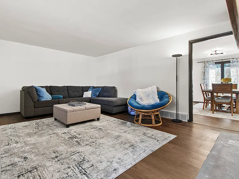 1123 Morris Ave — Photo 3