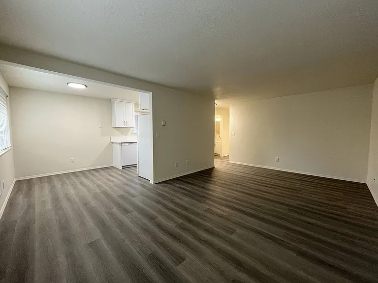 711 SE 212th Ave — Photo 15