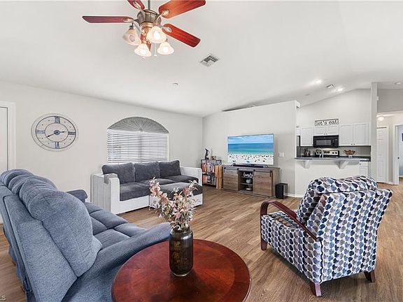 3rd image of 3519 SE 5th AVE