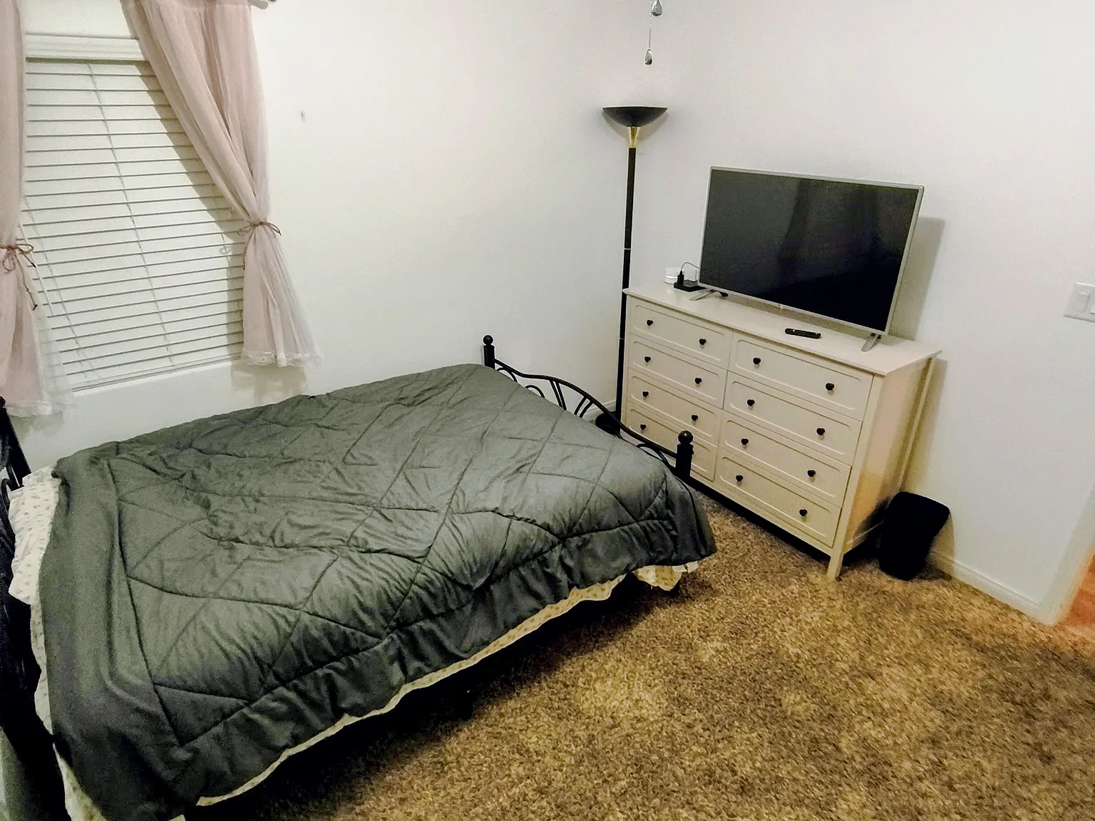 5 bed, 2450 sqft, $850 — Photo 2