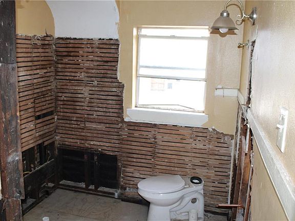 4th image of 3805 Ulloa St