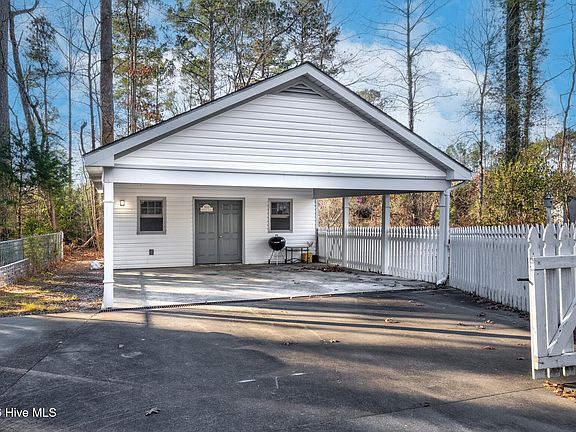 3rd image of 3909 Benjamin Court