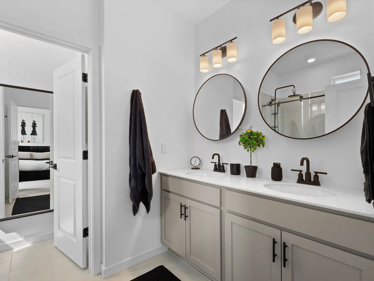 4 bed, 2180 sqft, $1,300 — Photo 3