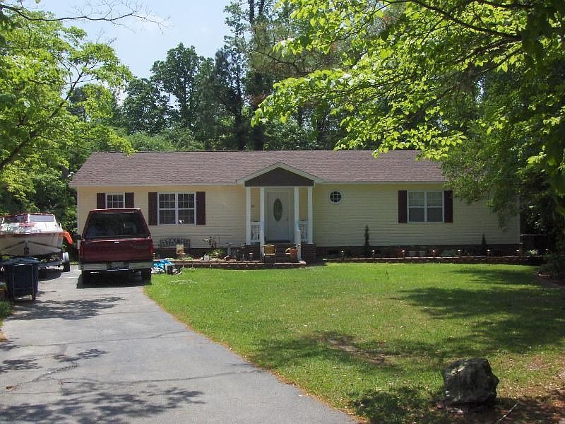 2nd image of 233 Diane Ct