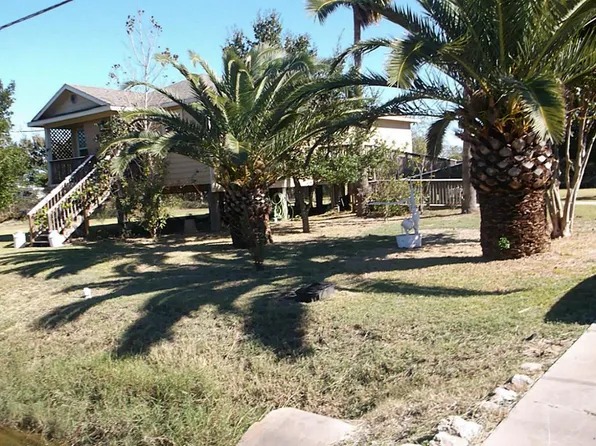 315 20th St, San Leon, TX 77539