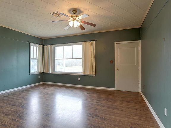5th image of 130 Whispering Oaks Dr