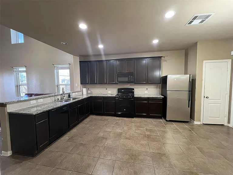 2403 Summers Glen Ct — Photo 6