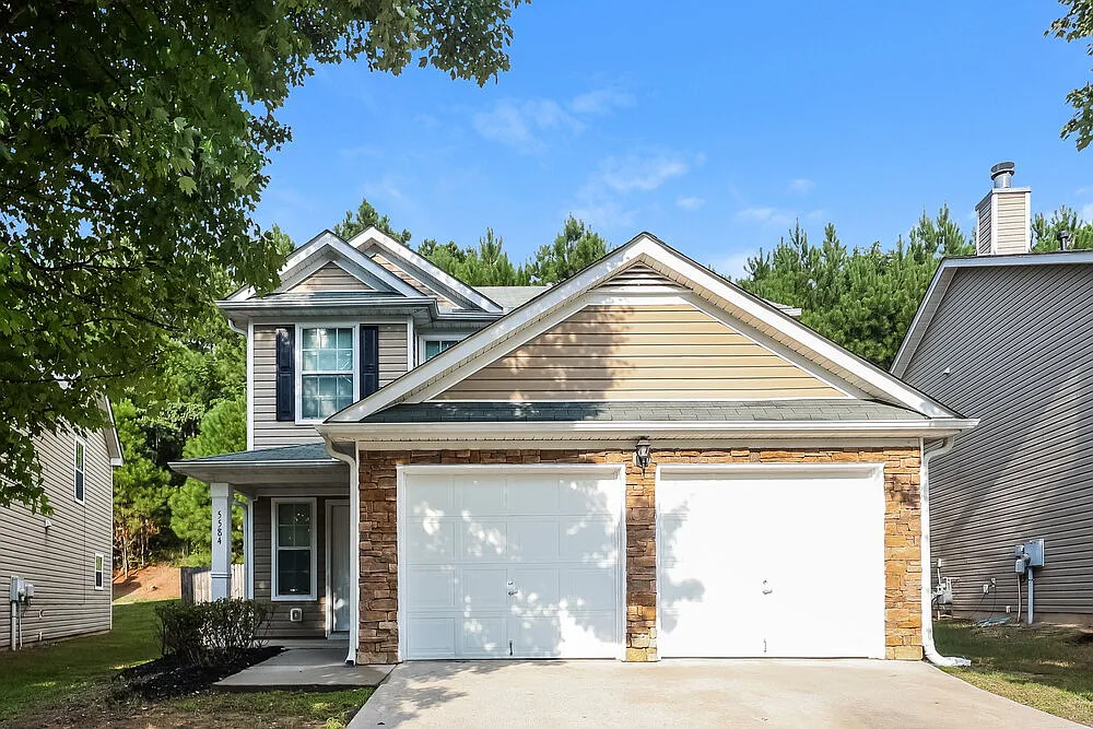 3 bed, 2.5 bath, 1644 sqft, $2,000 — Photo 1