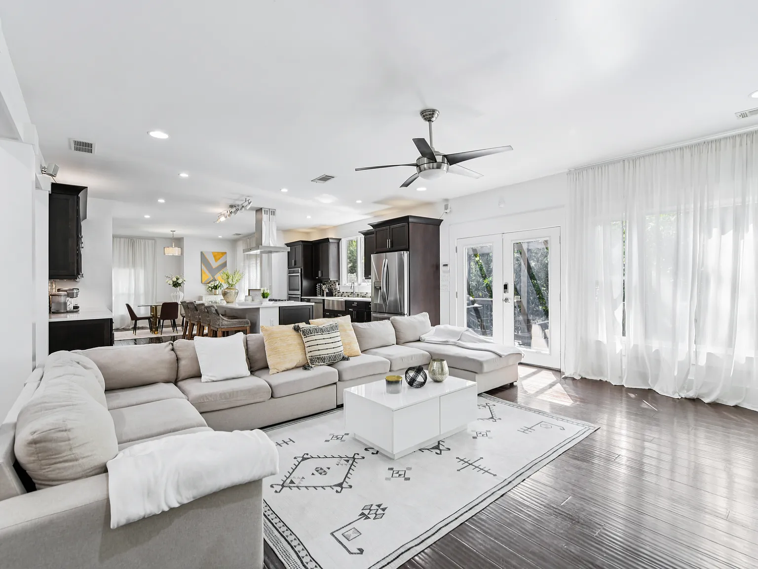 5 bed, $8,500 — Photo 1