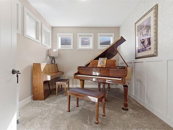 4th image of 124 E Ranch Rd