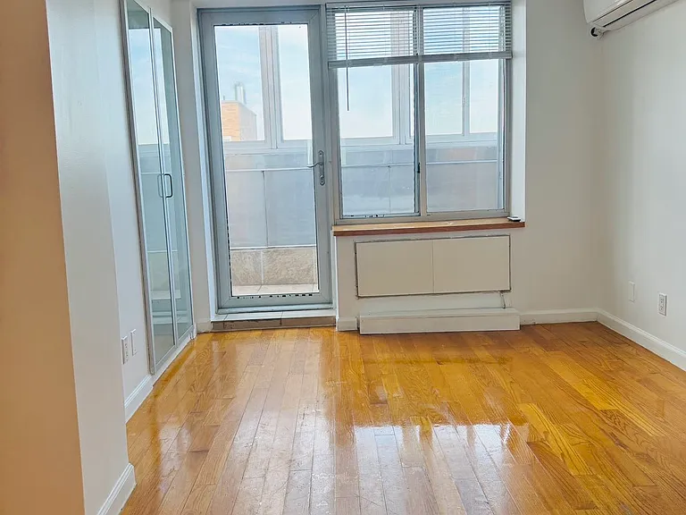 43-17 Union St #7C — Photo 6