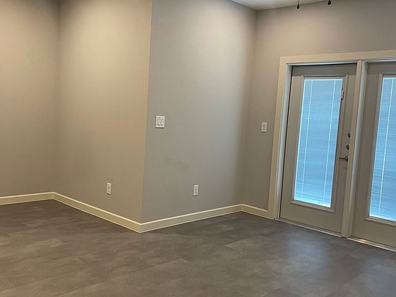 5th image of 615 E Dallas Ave #1B-1BA-843SQFT