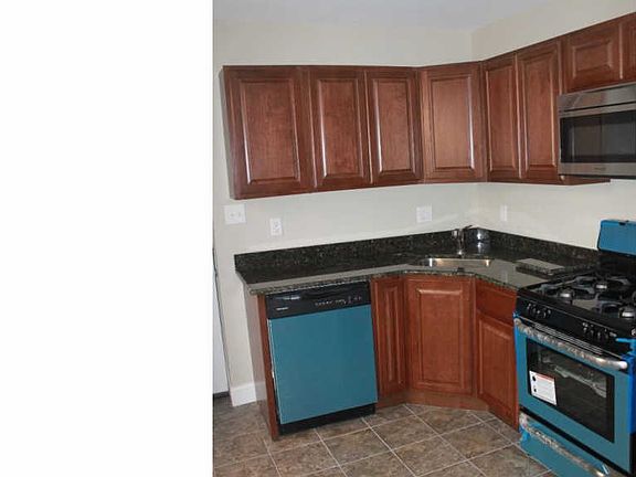 4th image of 2407 W 6th St