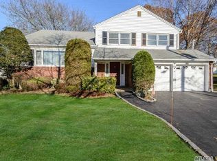42 Robert Cir, Syosset, NY 11791
