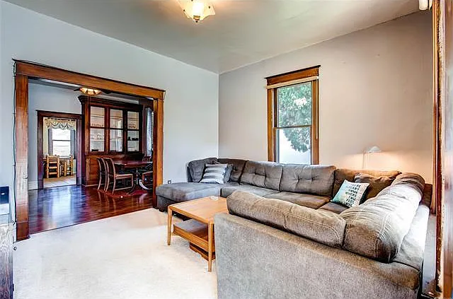 3 bed, 2080 sqft, $2,395 — Photo 4
