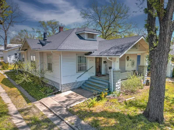 410 College St, Winfield, KS 67156