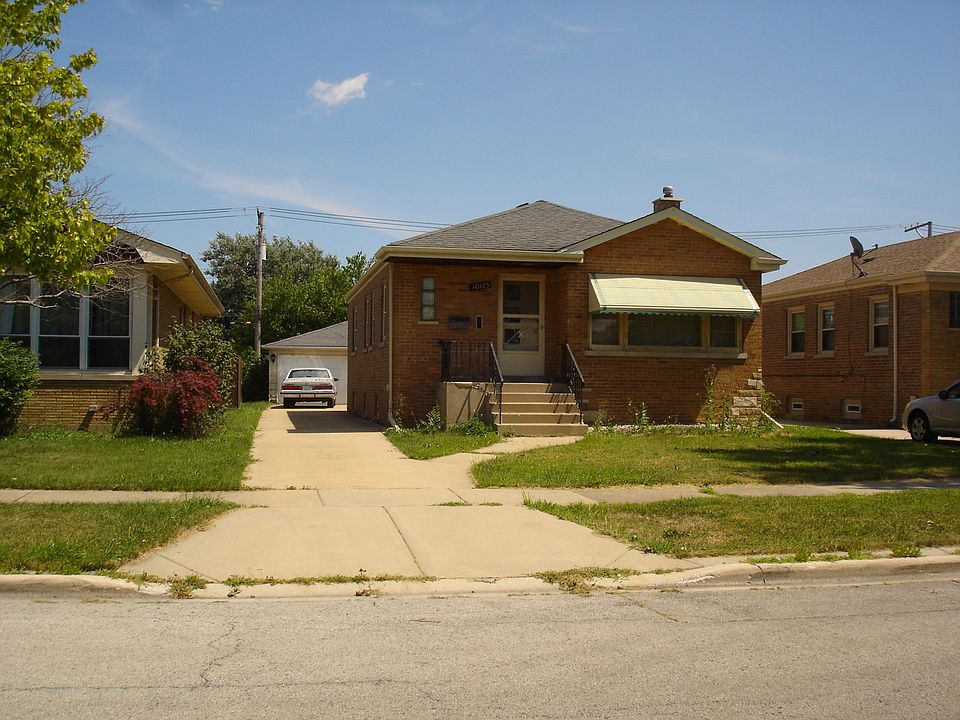 2nd image of 10165 S Utica Ave