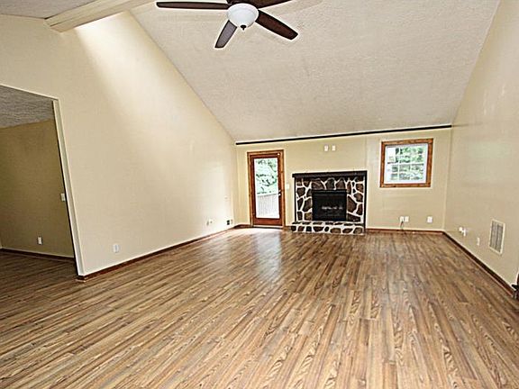 4th image of 3390 Chastain Xing