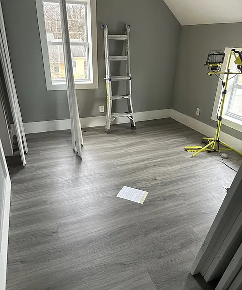 837 Niagara St — Photo 4