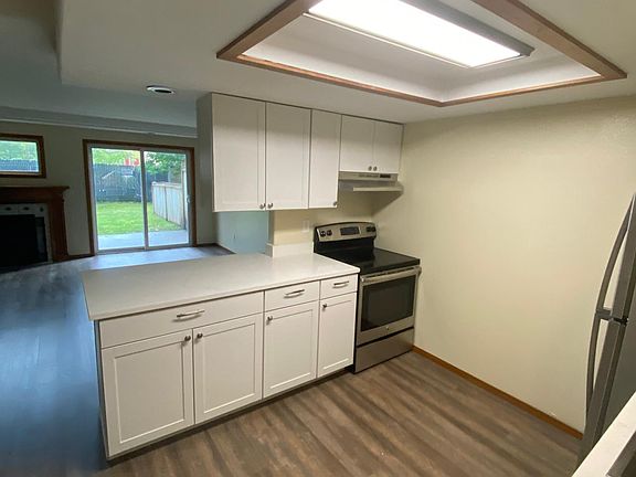 2nd image of 8953 Gravelly Lake Dr SW #B