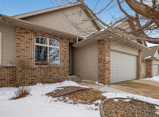 4801 Briarwood Dr, Cedar Falls, IA 50613