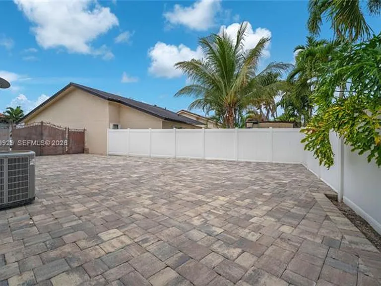 15715 SW 76th Ter — Photo 39