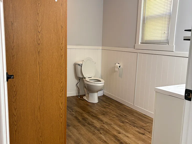 308 N Oak St — Photo 13