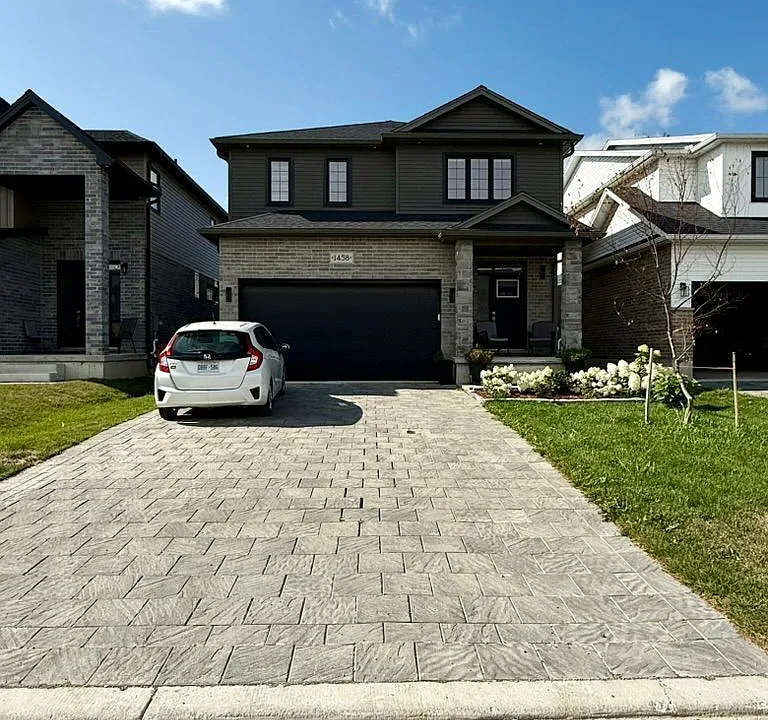 1458 Wright Cres