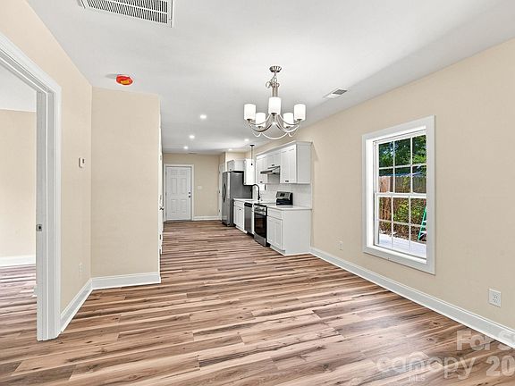 5th image of 904 Oakshade Ave