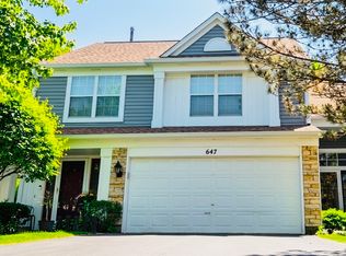 647 N Charter Hall Dr, Palatine, IL 60067