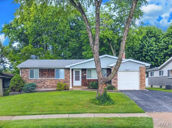 1840 Teakwood Manor Dr, Florissant, MO 63031