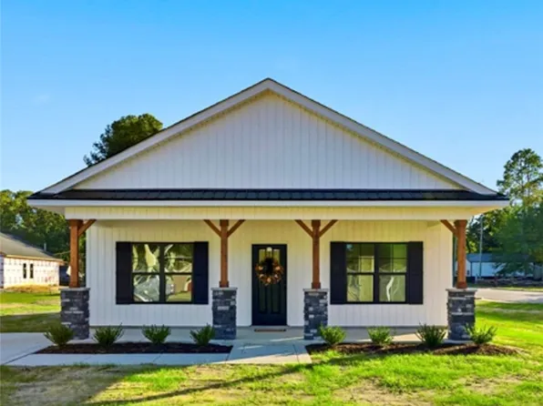 109 W Pine St, Salemburg, NC 28385