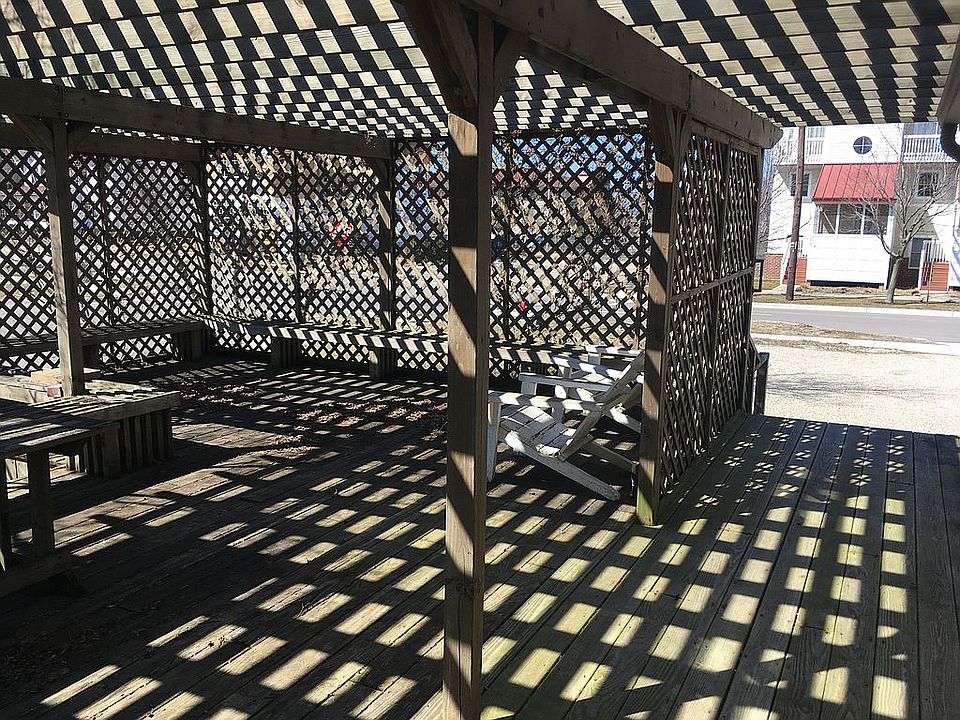 2nd image of 17 W Mechanic St