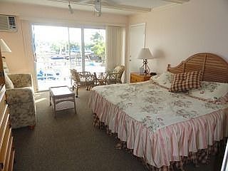 4th image of 900 Broad Ave S #211