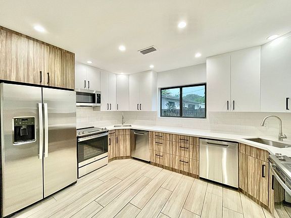 4th image of 665 NE 178th St