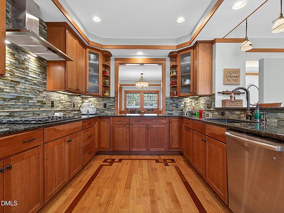 5th image of 5505 Strathmore Dr