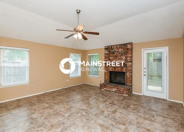 2951 Seguin Trl — Photo 3
