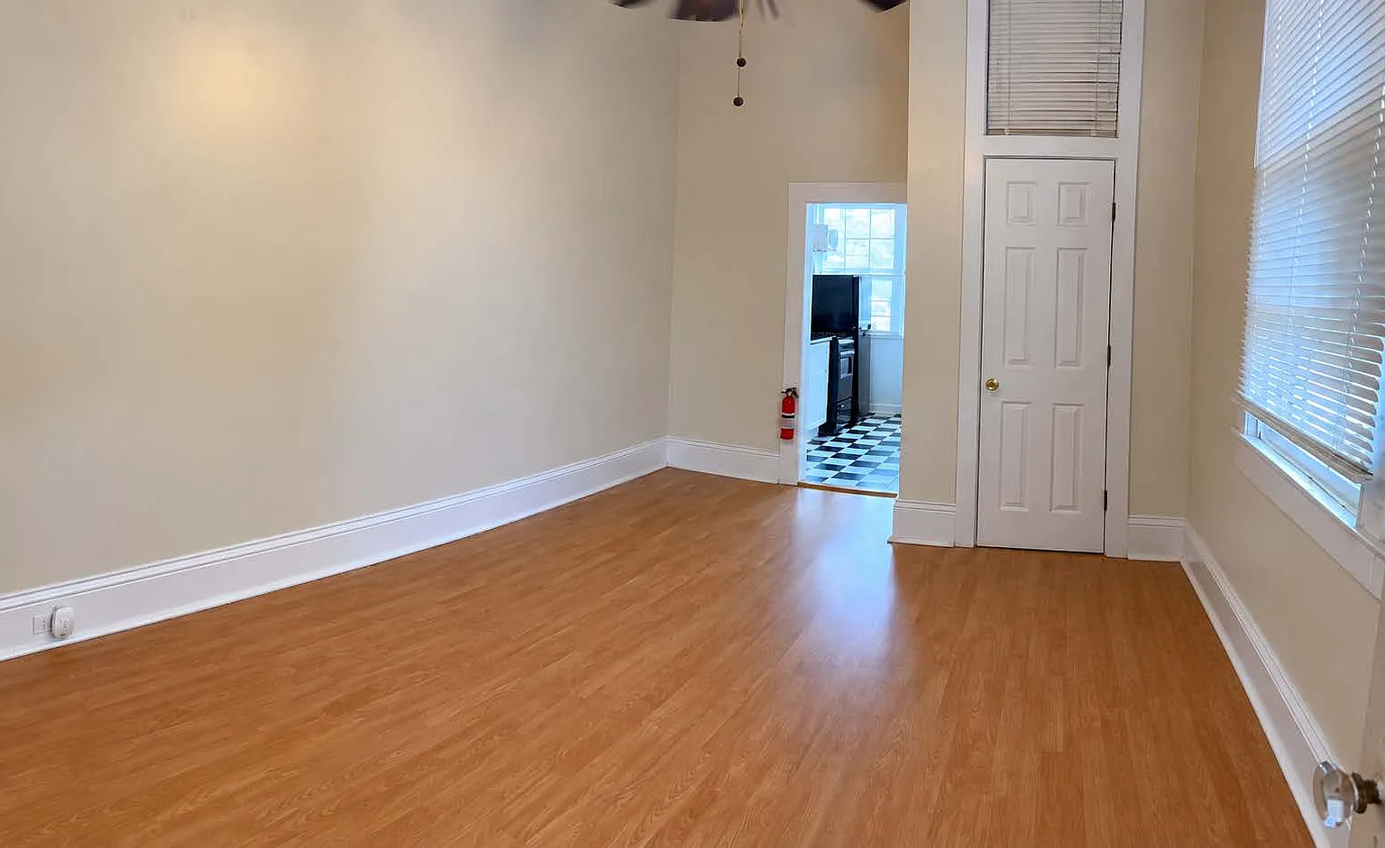 Studio, $1,200 — Photo 1