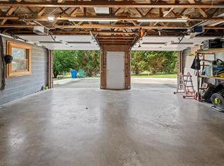 2114 Margaret Dr, Mount Airy, NC 27030