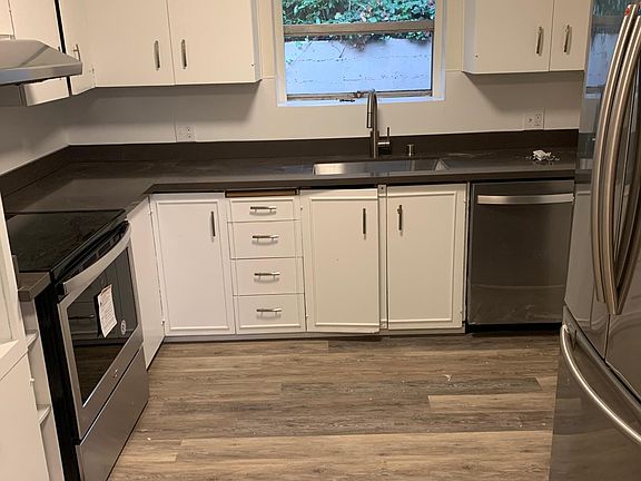 3rd image of 2621 22nd Ave W APT 2