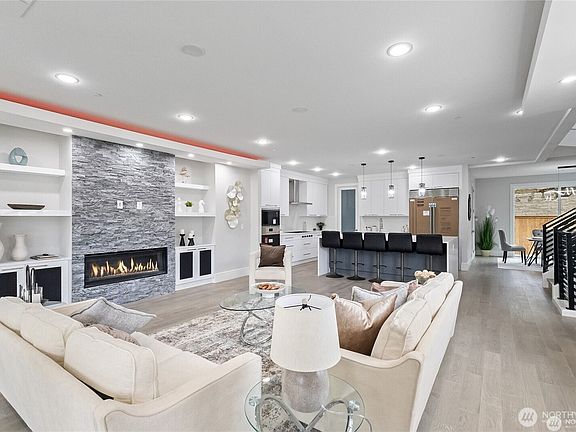 4th image of 4413 NE 26 Place