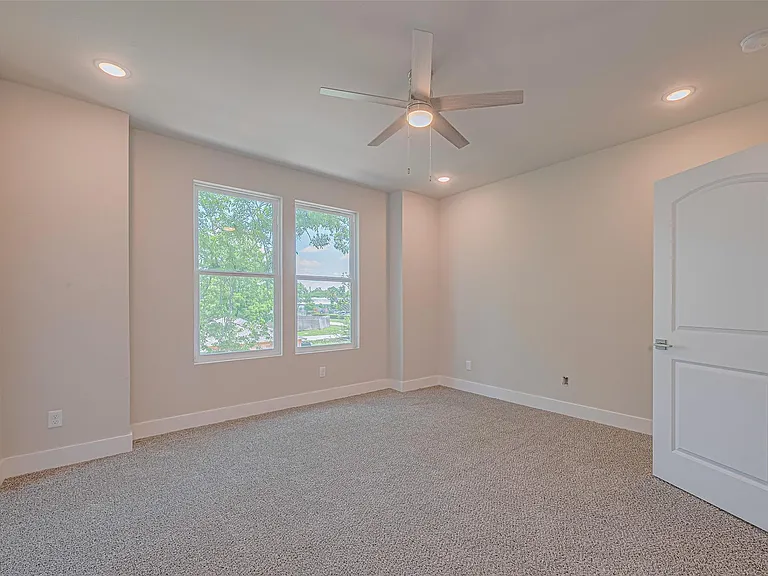 2414 Sam Wilson 1 St — Photo 15