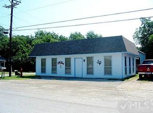 215 N Broadway St, Bells, TX 75414