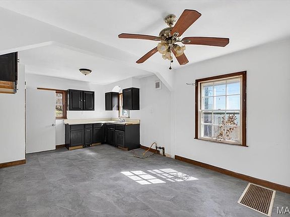 4th image of 7041 Garesche Ave