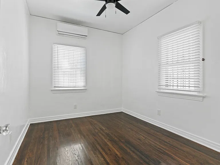 1001 E 5th St — Photo 30