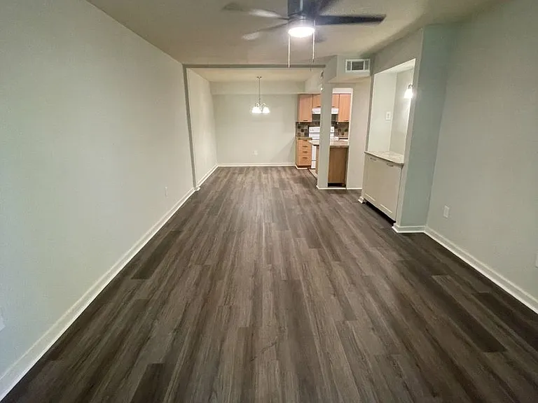 7124C Longstreet Dr — Photo 2