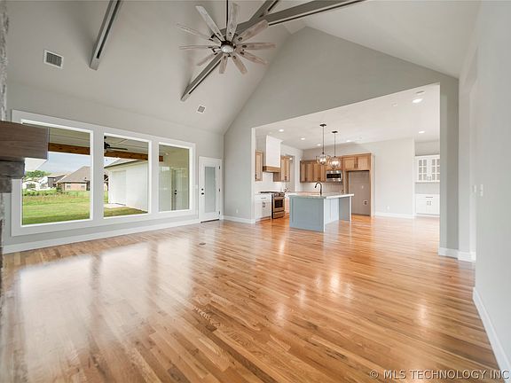 5th image of 10576 S 220th East Ave