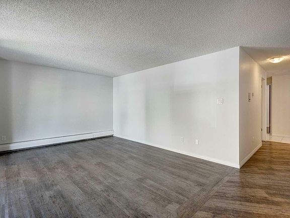 5th image of 1311 15th Ave SW #201