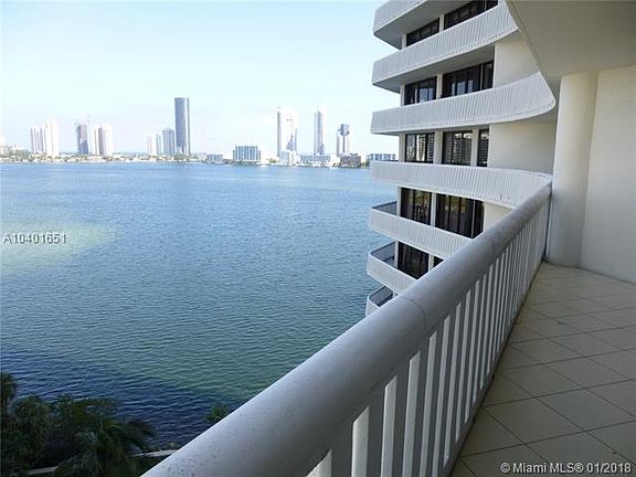 2BED/2BATH COMPLETELY REMODELED WITH SPECTACULAR WATER VIEWS AT WILLIAMS ISLAND!