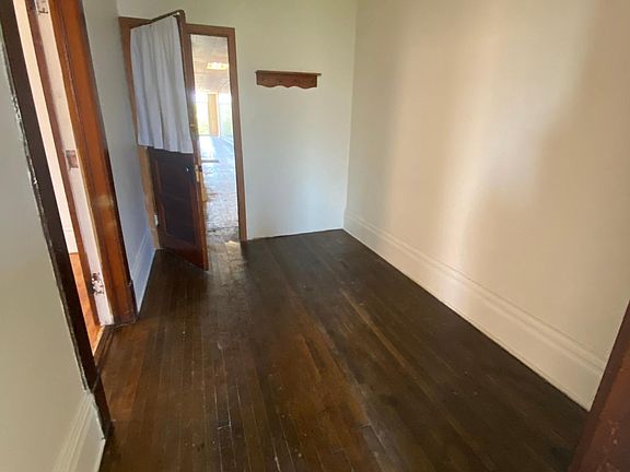 4th image of 319 W Main St APT 1